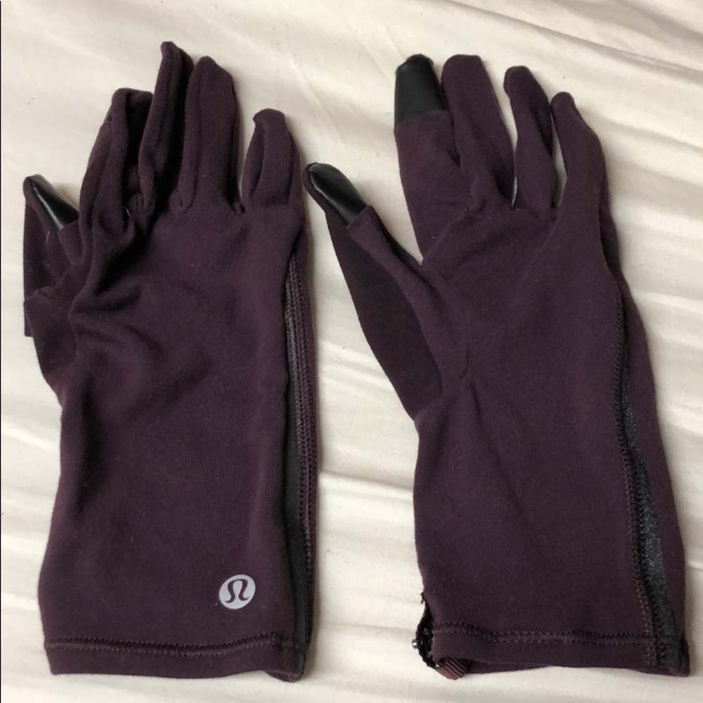 Lululemon Run Gloves! Plum color